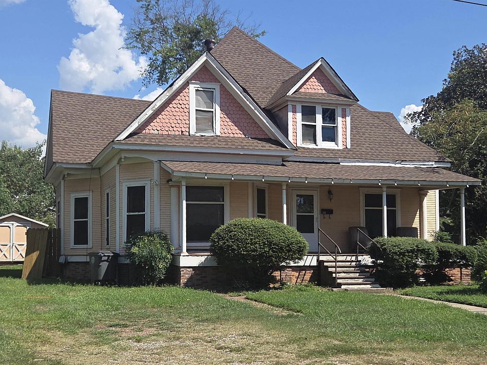 1st image of 210 N Oak St