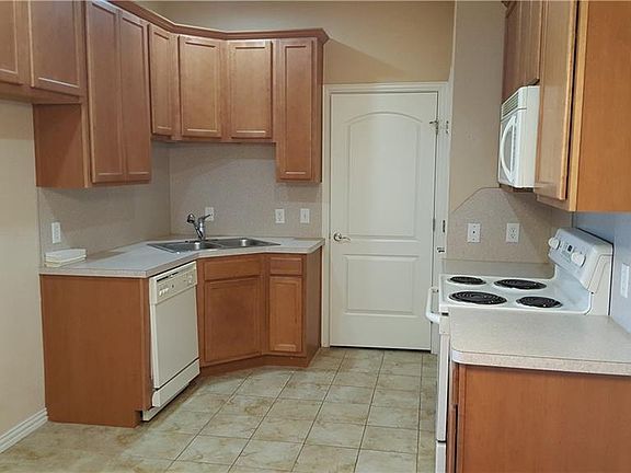 5th image of 1636 Summer Hill Ct