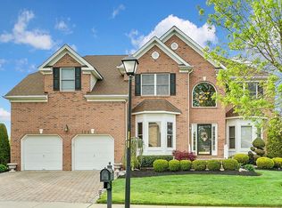 23 Bloomfield Rd, Manalapan, NJ 07726