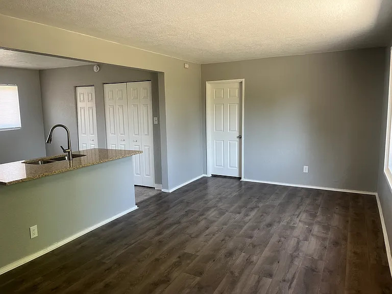 1240 Russell Blvd — Photo 12