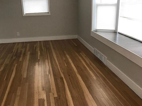 Window seat, bay window in LR