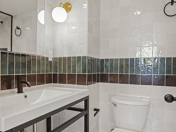 5th image of 3014 4th St #3