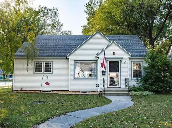 603 12th St N, Moorhead, MN 56560