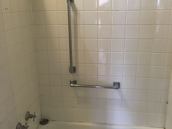 5th image of 618-20 Clark St #620-1E