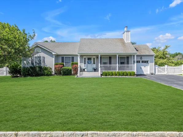 97 Vineyard Way, Aquebogue, NY 11931