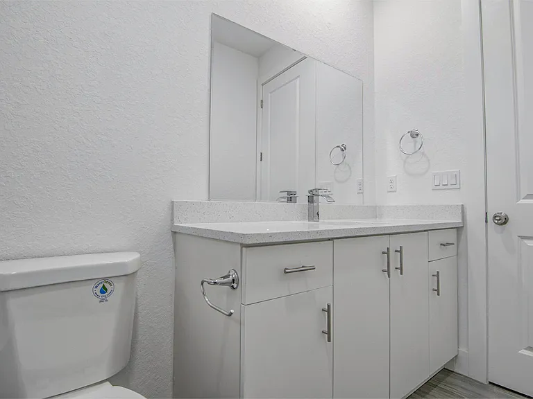 15633 Lakeland Cir — Photo 19