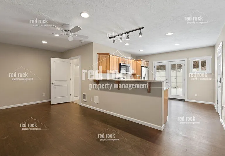 11321 E 31st Ave #B — Photo 8