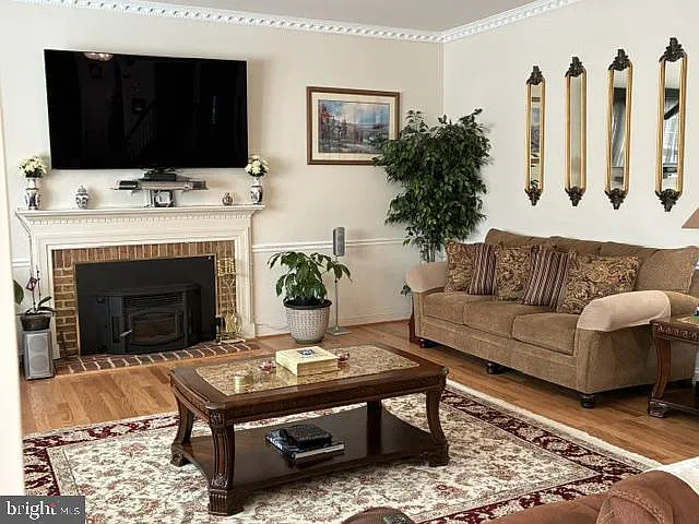 4 bed, 3.5 bath, 3328 sqft, $3,900 — Photo 4