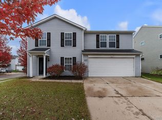 8553 Shiawassee River Dr, Fowlerville, MI 48836