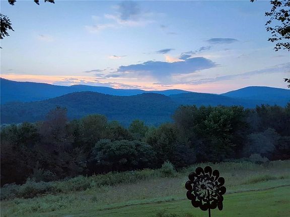 3rd image of 154 Hunters Ln