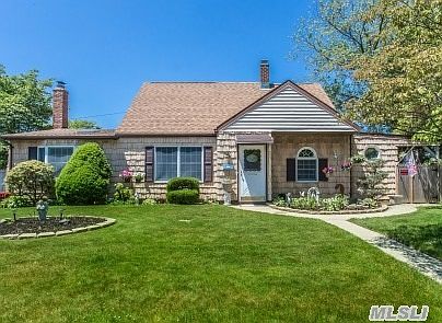1st image of 2 Acorn Ln