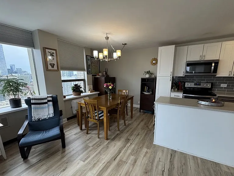 1355 N Sandburg Ter #2202 — Photo 2