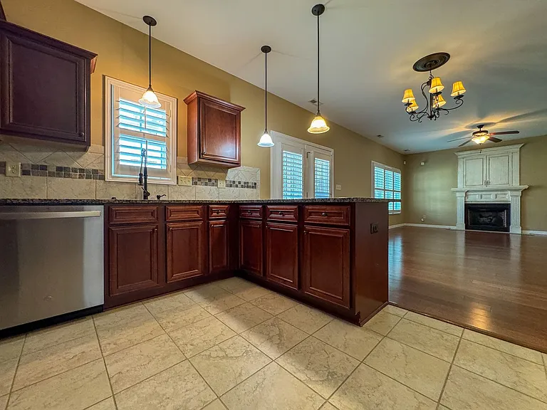 2900 Blackwater Ct — Photo 5