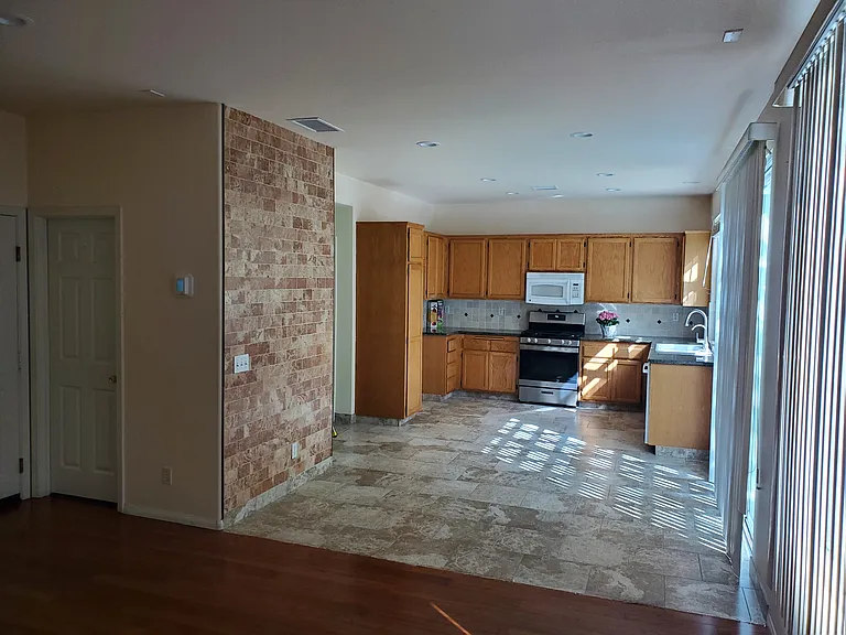 6802 Sweetwater Way — Photo 4