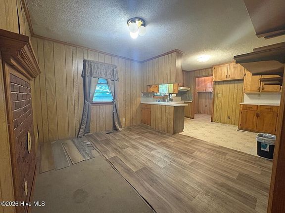 5th image of 417 Hickory Drive