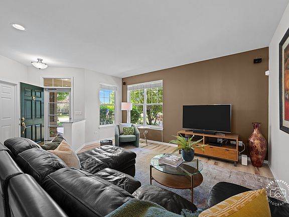 4th image of 4037 Candlewood Ln #4037