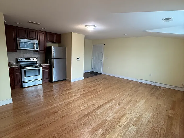 81 Lester St #10 — Photo 2