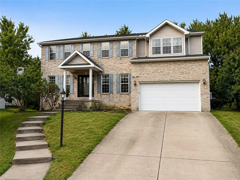 4 bed, 2.5 bath, 2868 sqft, $3,500 — Photo 2