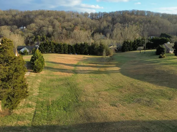 145 Old Farm Rd, Lenoir City, TN 37771