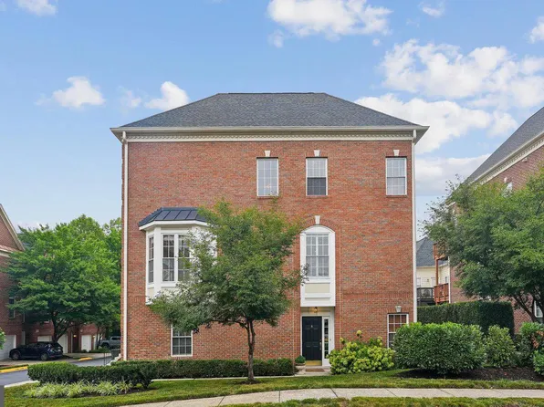 47761 Scotsborough Sq, Sterling, VA 20165