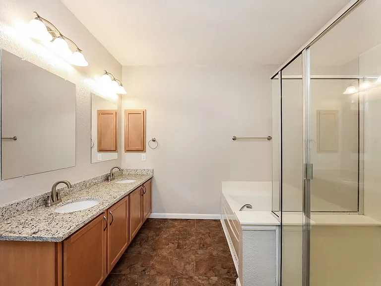 4823 James Gaines — Photo 11