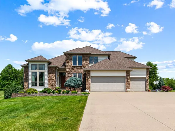 28 Burr Oak Ct, Iowa City, IA 52246