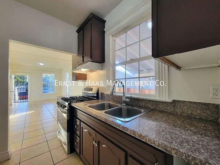 1815 E 11th St — Photo 5