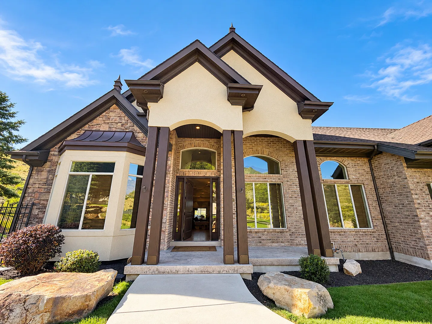 Beautiful Draper Home with Spacious Living & Prime Location — Photo 2