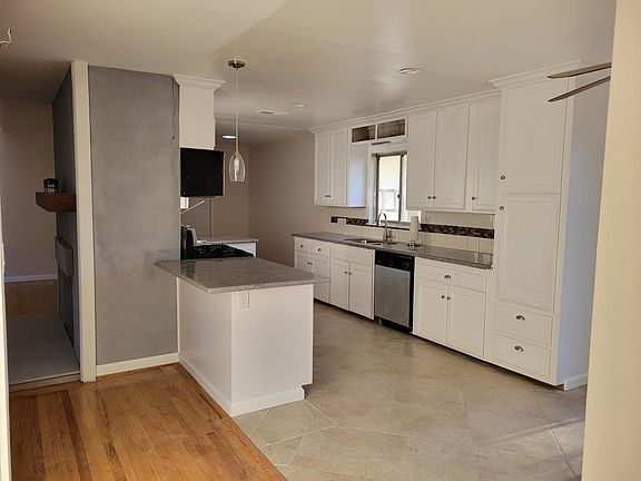 3rd image of 1426 Teton Dr