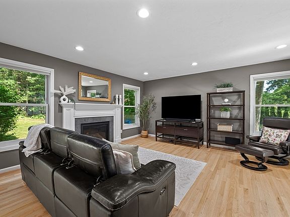 2nd image of 17 Rock Ave