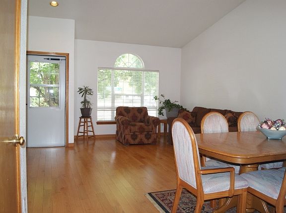 4th image of 813 Nelson Park Ln