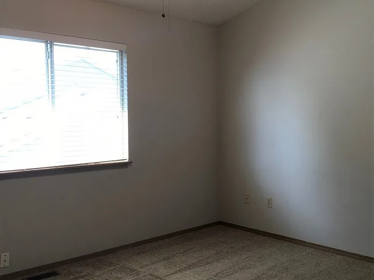 4249 Hunting Meadows Cir — Photo 11