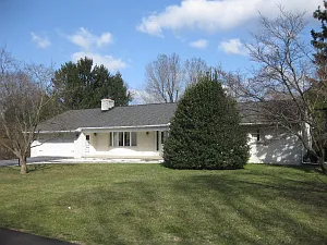 1009 E College Ave photo 1