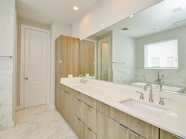 5903 Val Verde St #D — Photo 9