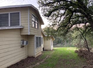 120 Center Creek Dr, Floresville, TX 78114