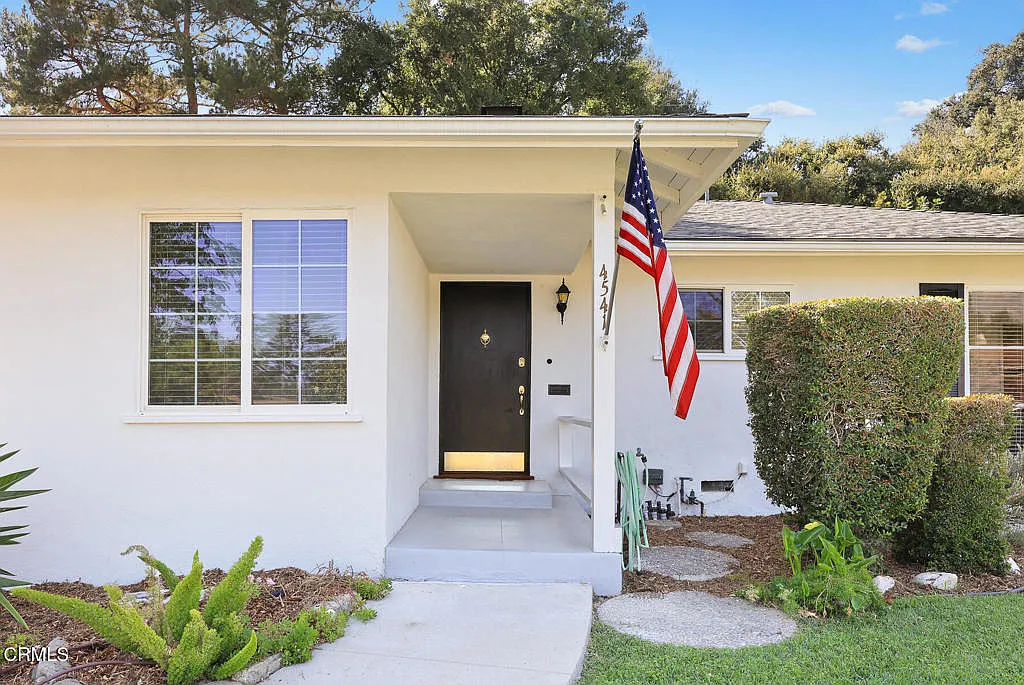 3 bed, 2.0 bath, 1604 sqft, $6,000 — Photo 3
