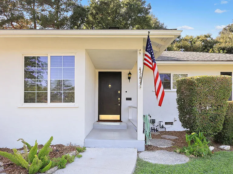 4541 Alveo La Canada — Photo 3