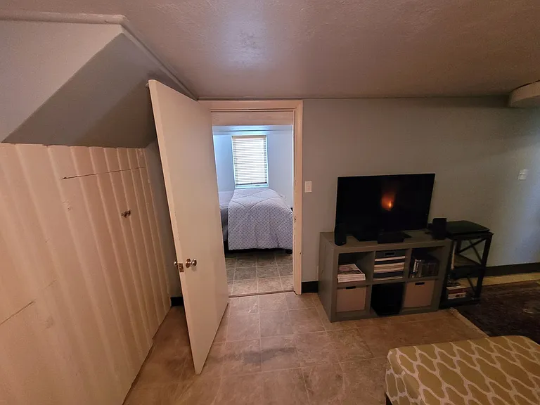 1517 Steele St — Photo 17
