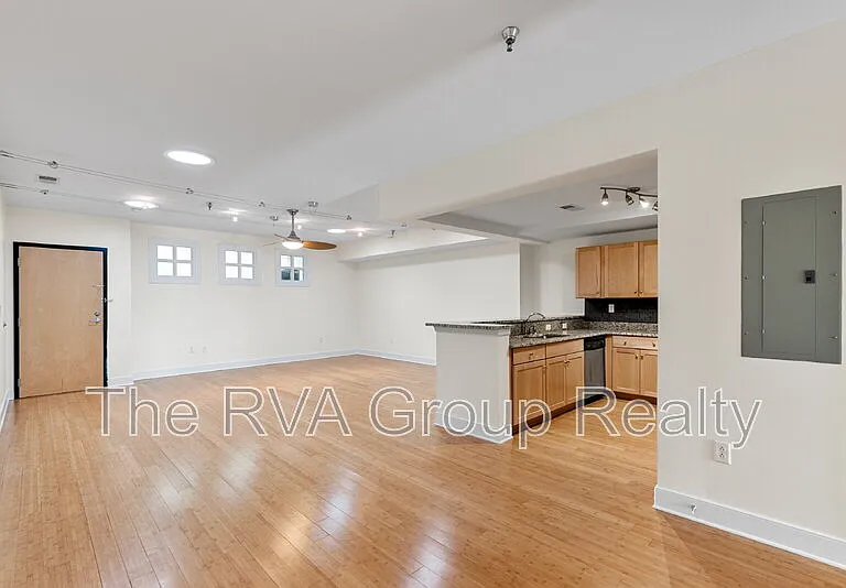 110 W Marshall St #27 — Photo 19