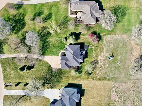 3rd image of 918 Wynstone Dr