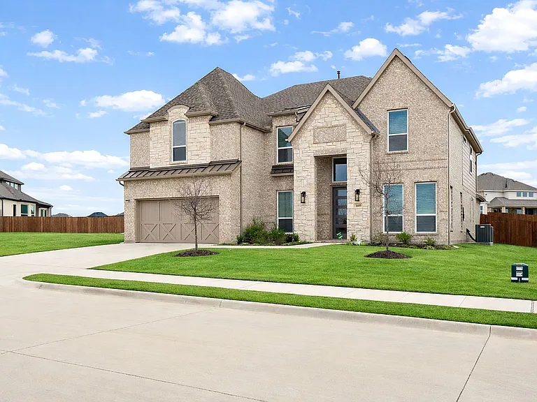 1609 Whisperwood Way — Photo 3