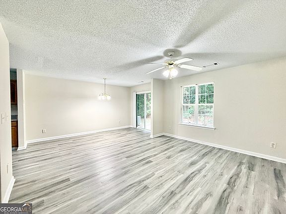 5th image of 1425 Maple Valley Ct