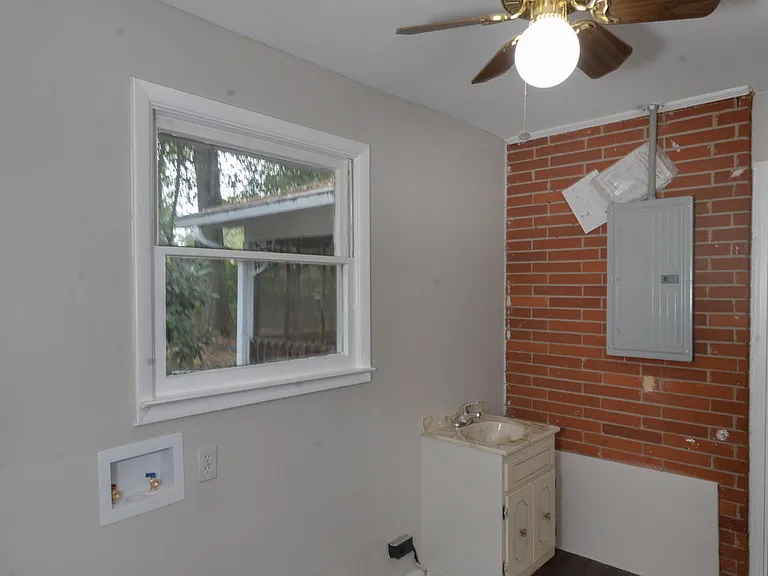 4527 Fairview Dr — Photo 13