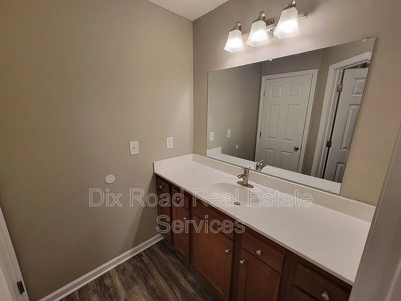 4 bed, 2.5 bath, 1717 sqft, $2,095 — Photo 3