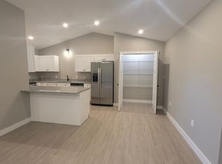 1 Village Oaks Ln, Bangor, ME 04401