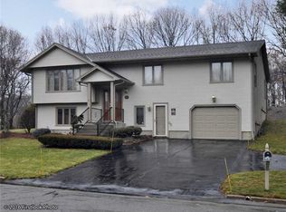 107 Manchester Farm Rd, North Providence, RI 02904