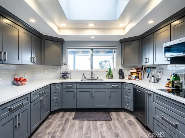 1995 Molino Ave Unit 302, Signal Hill, CA 90755