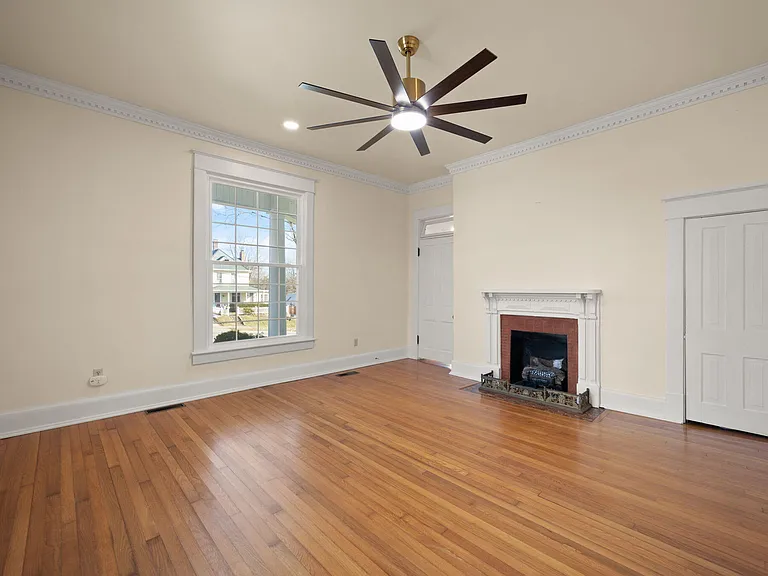 406 N Main St — Photo 29