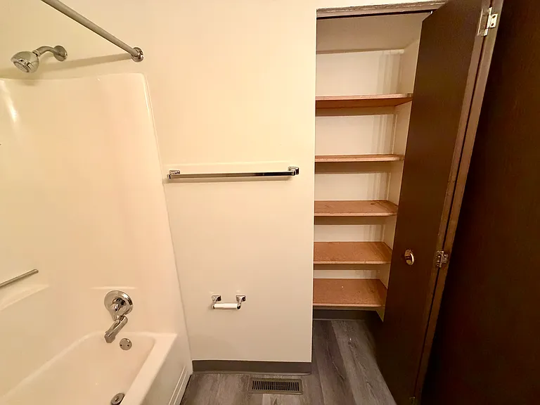 320 Harding Ave NW #324 — Photo 3
