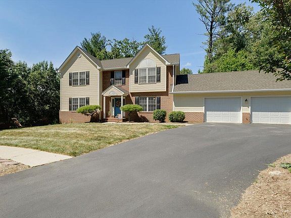 2nd image of 4870 Hickory Ridge Ct